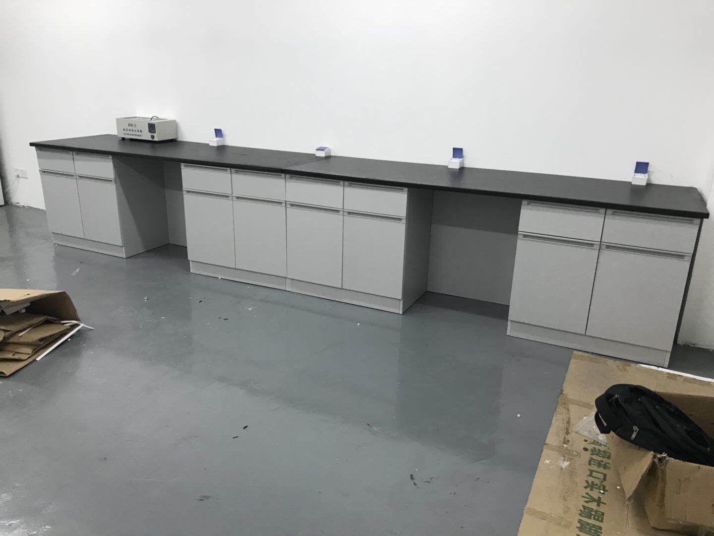実験台：実験室の重要なツール